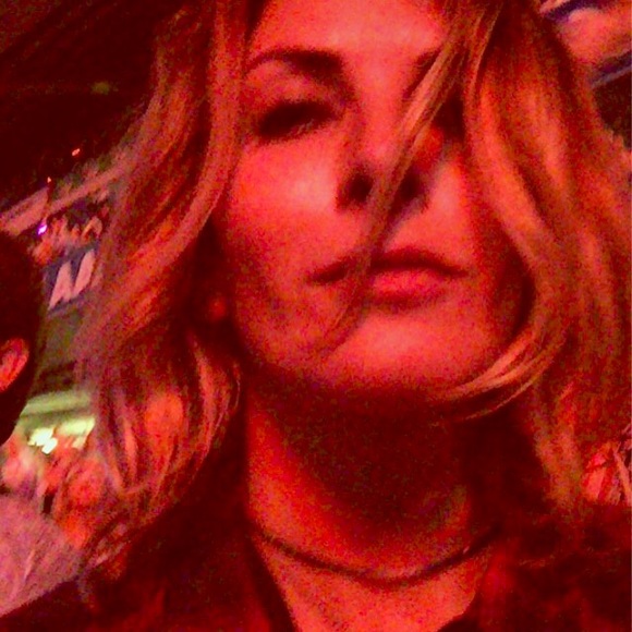 Meet your Posher, Stephanie - Picture 1 of 1